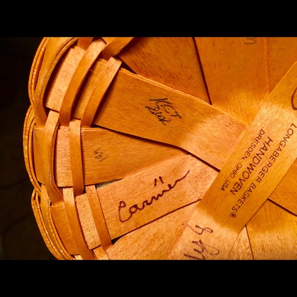 Custom Signed by 4+ Longaberger 2002 Basket EUC - Picture 6 of 8